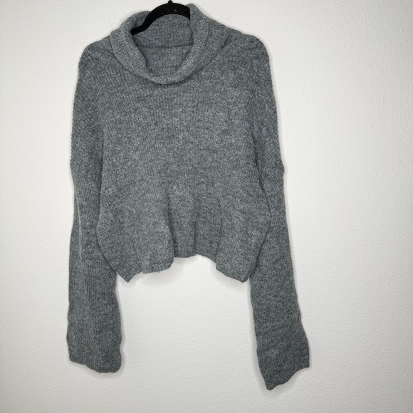 Target Wild Fable Cowl Neck Bell Sleeve Cropped Sweater Gray Size Large - Picture 4 of 12